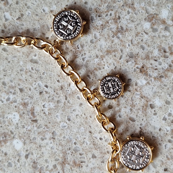 Gold charm necklace - Picture 3 of 5